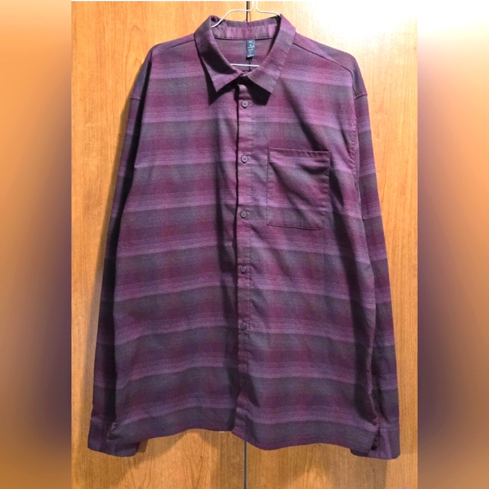 Lululemon Men's Long Sleeve Shirt